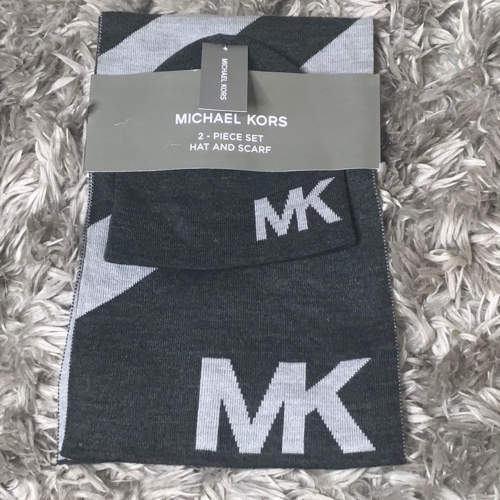 Michael Kors Men's 2-Piece Hat and Scarf Set, Grey